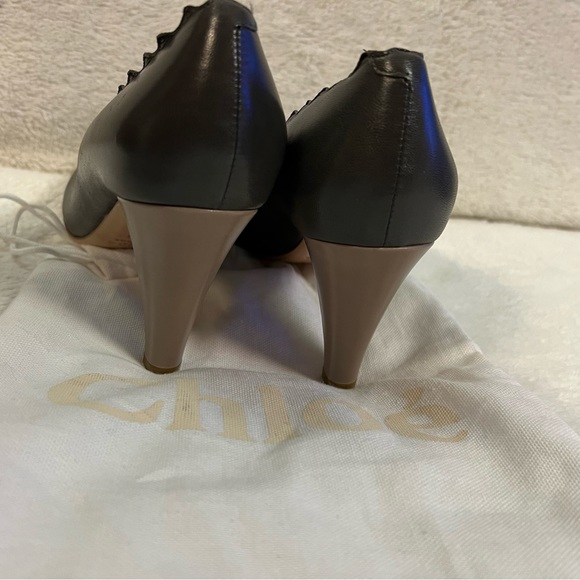 CHLOÉ Leather Keyhole Accent Pumps 🤍 - Picture 5 of 8